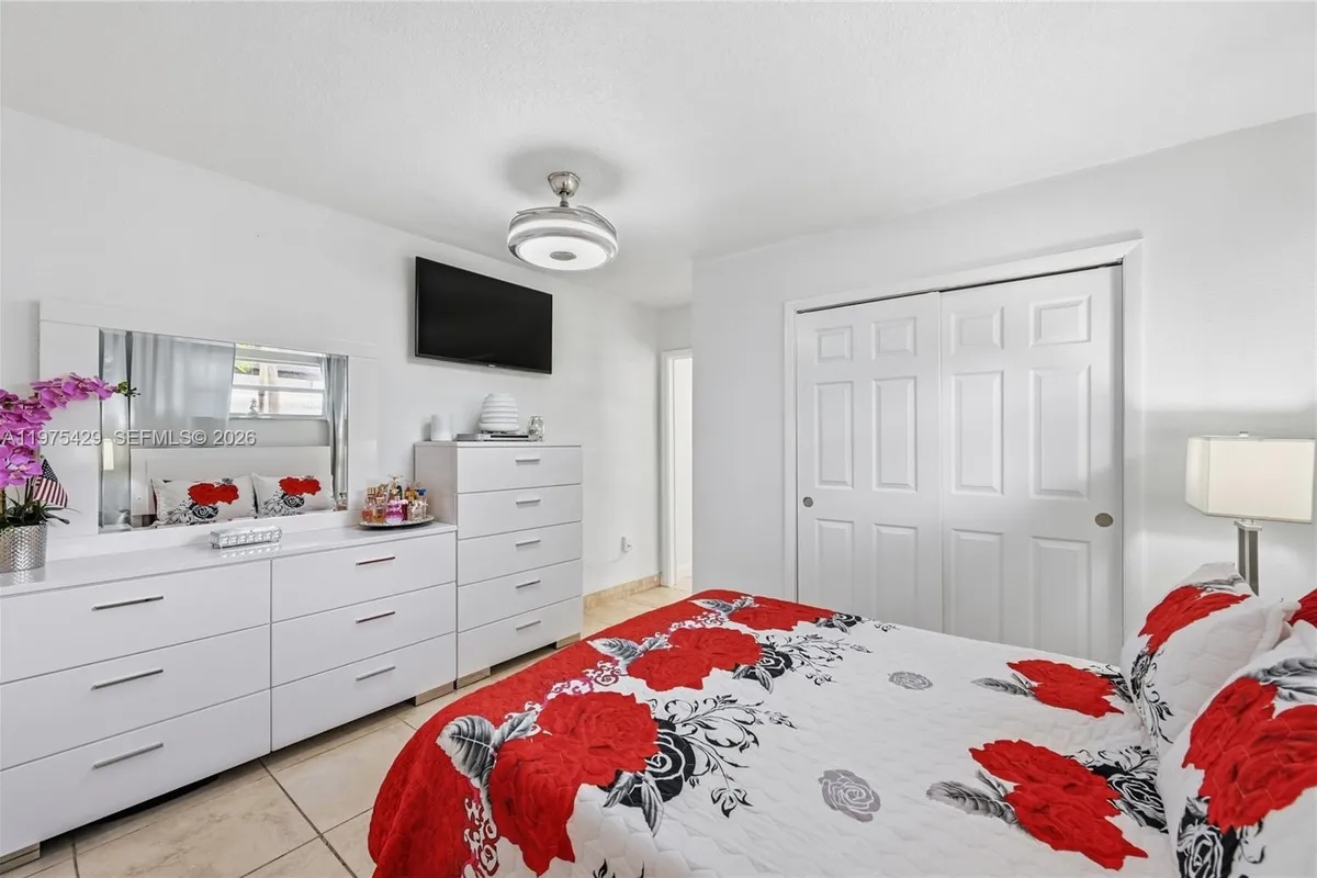 8641 NW 25th Ct, Sunrise FL 33322