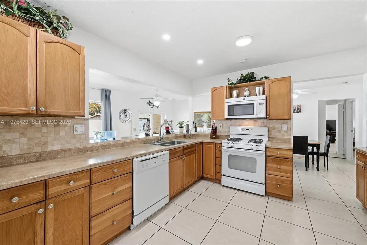 8641 NW 25th Ct, Sunrise FL 33322