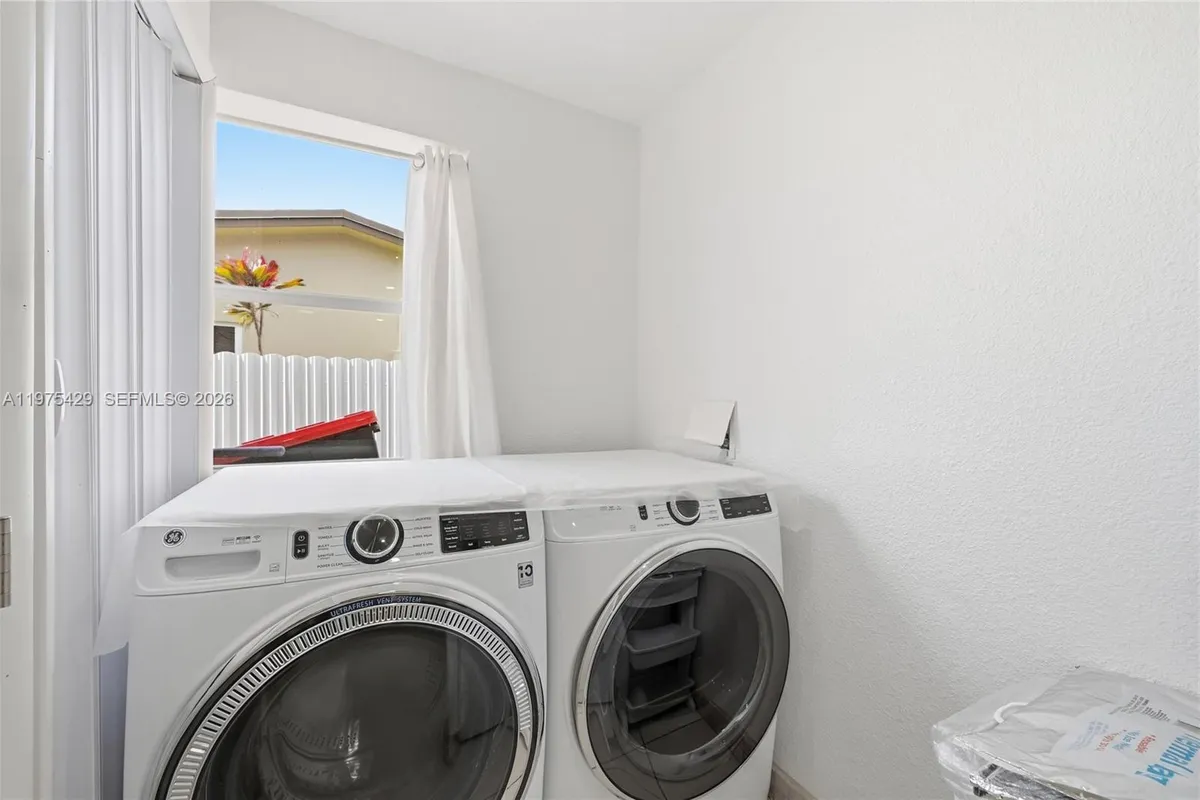 8641 NW 25th Ct, Sunrise FL 33322