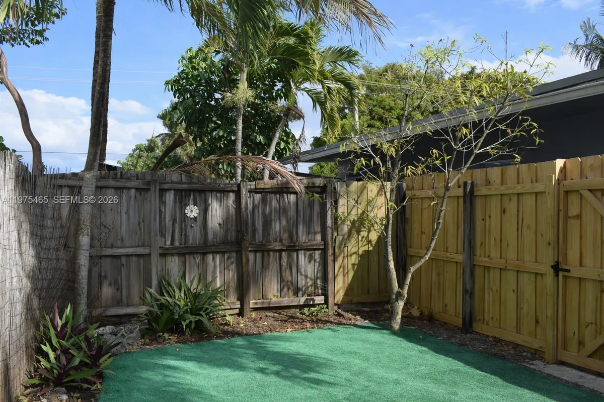 3841 NE 3rd Ave # 2, Oakland Park FL 33334