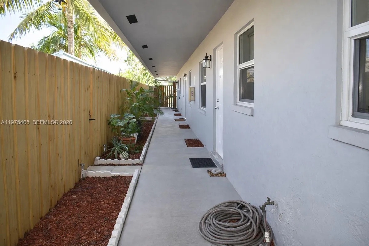 3841 NE 3rd Ave # 2, Oakland Park FL 33334