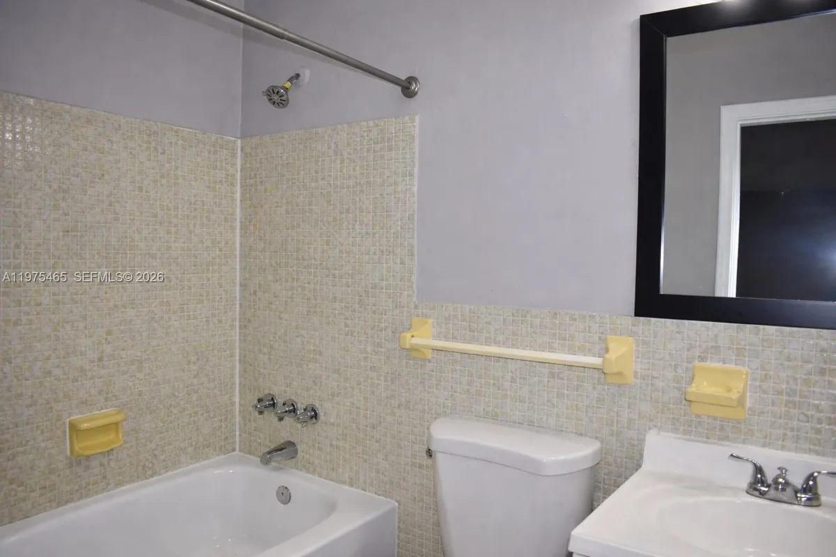 3841 NE 3rd Ave # 2, Oakland Park FL 33334