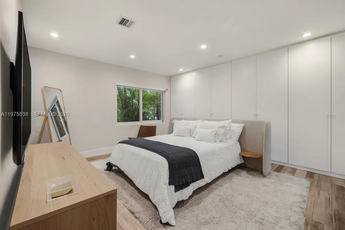 7630 NE 8th Ave, Miami FL 33138