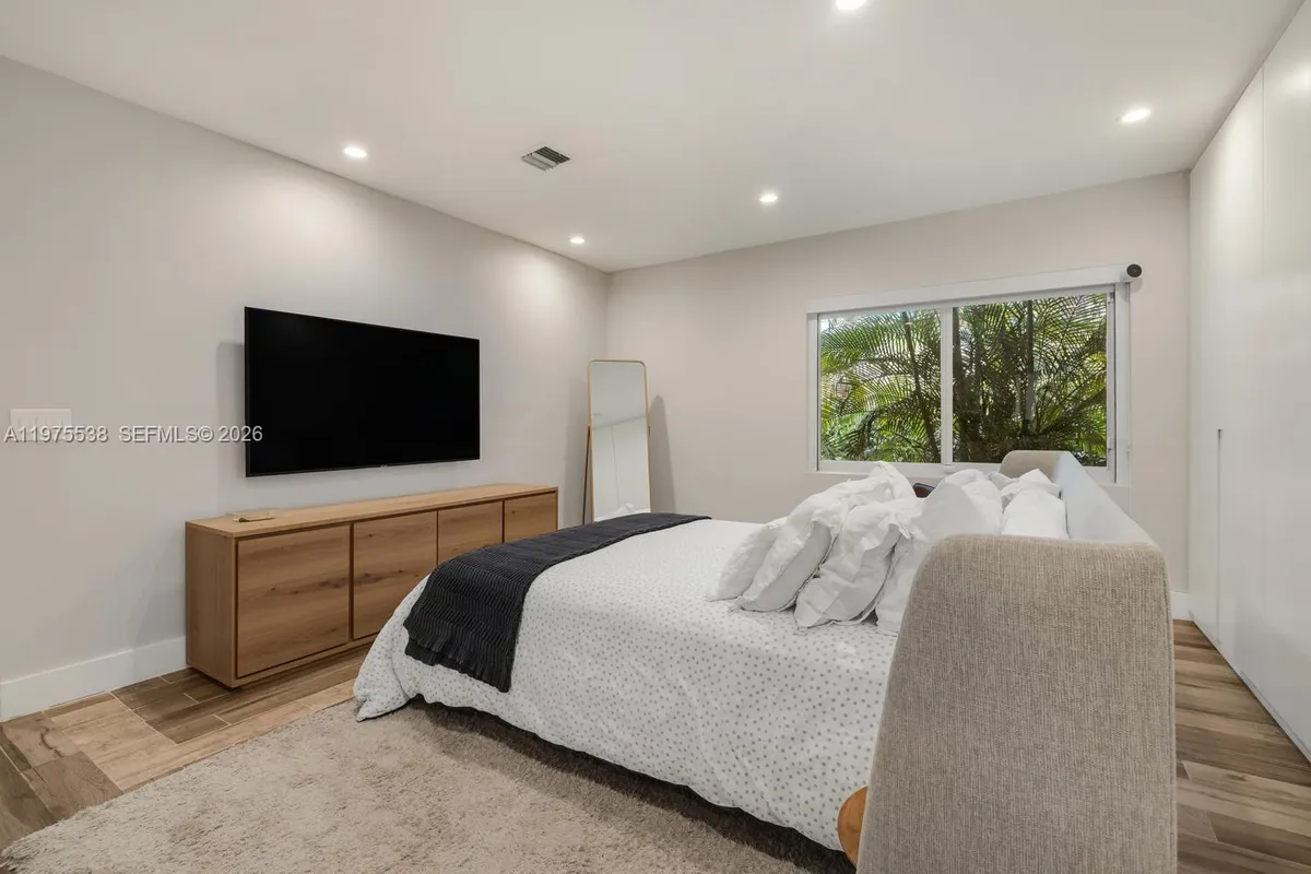 7630 NE 8th Ave, Miami FL 33138