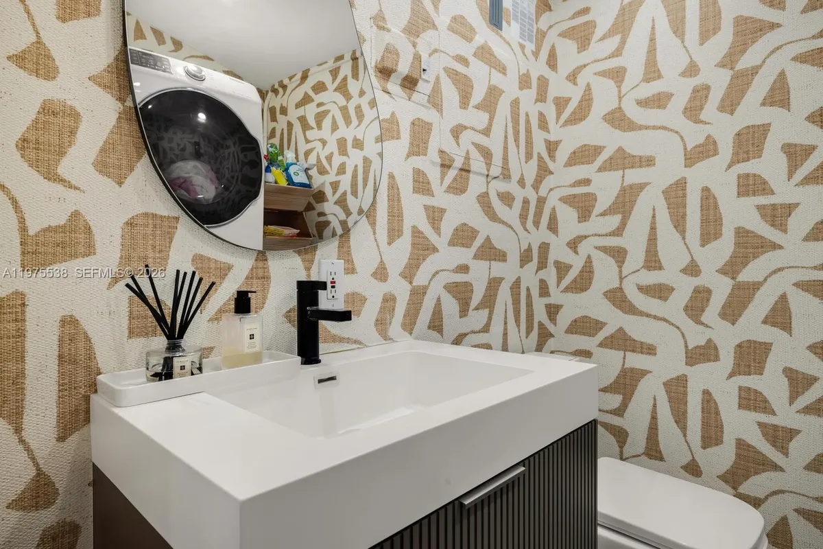 7630 NE 8th Ave, Miami FL 33138