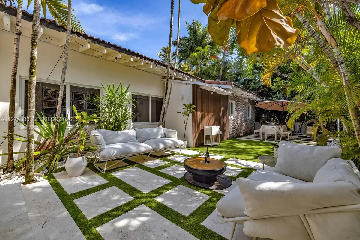 7630 NE 8th Ave, Miami FL 33138