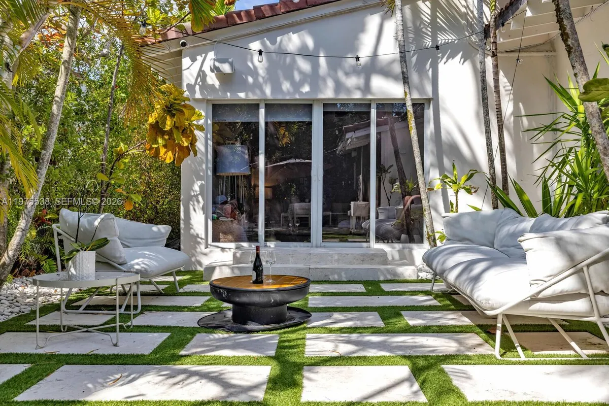 7630 NE 8th Ave, Miami FL 33138