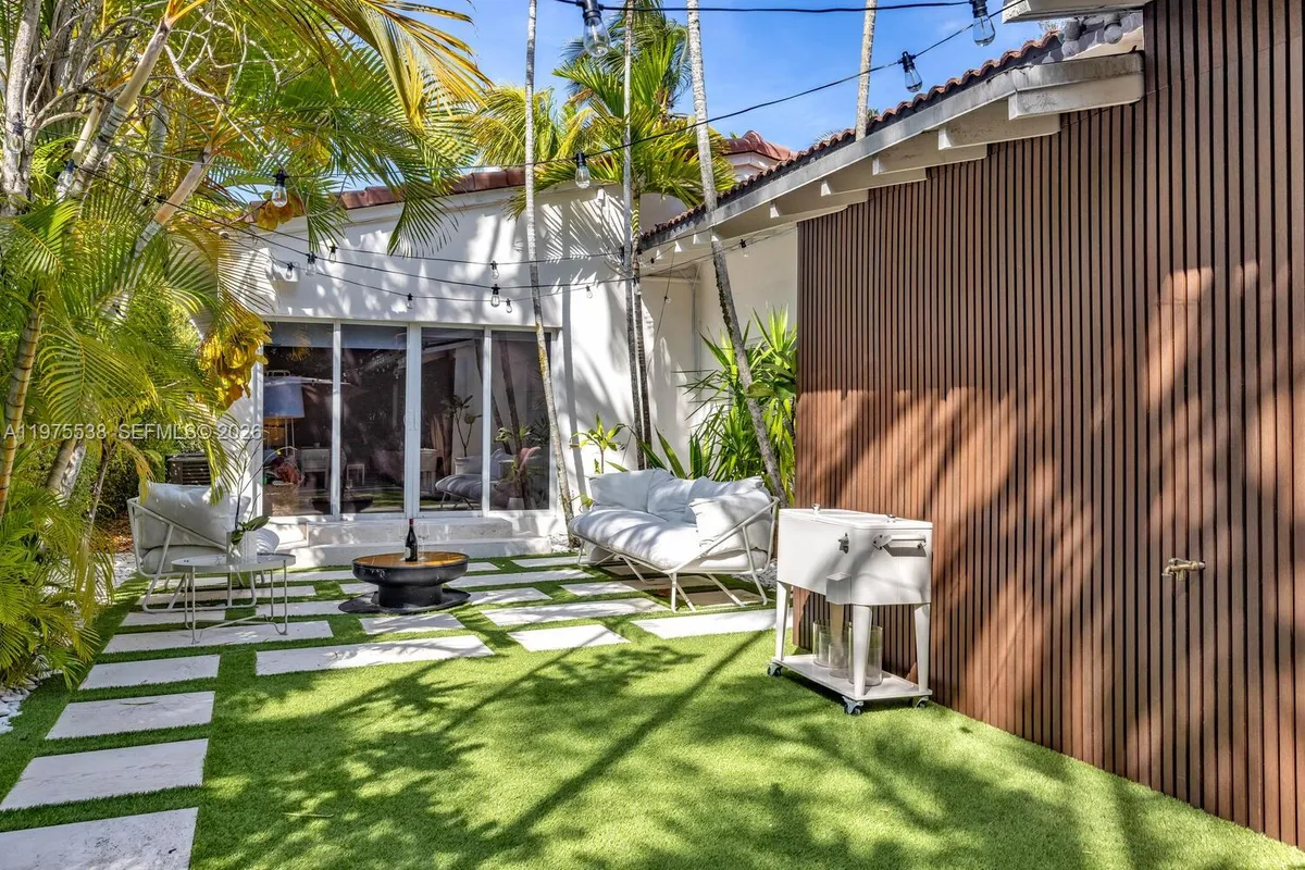 7630 NE 8th Ave, Miami FL 33138