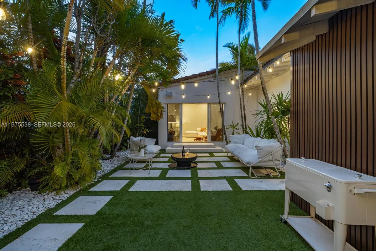 7630 NE 8th Ave, Miami FL 33138