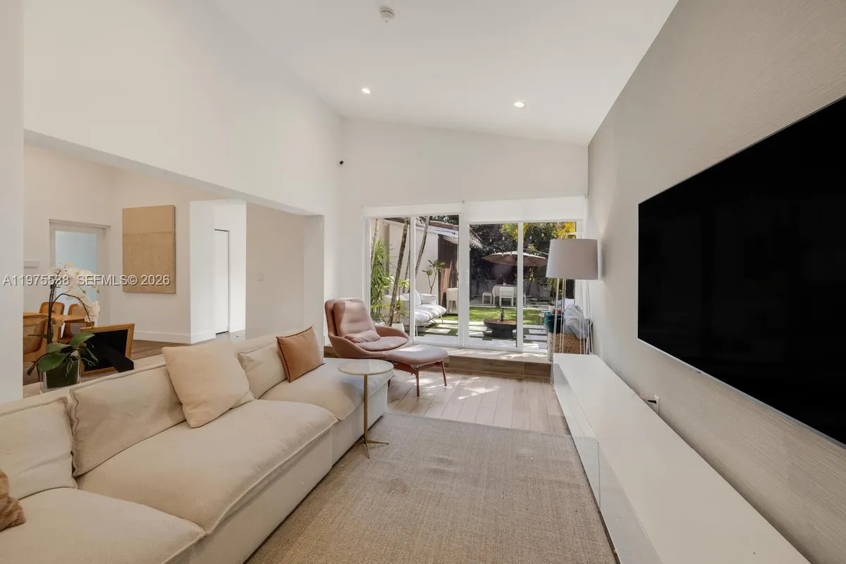 7630 NE 8th Ave, Miami FL 33138