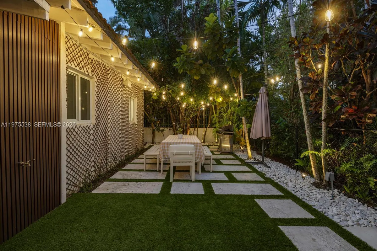 7630 NE 8th Ave, Miami FL 33138