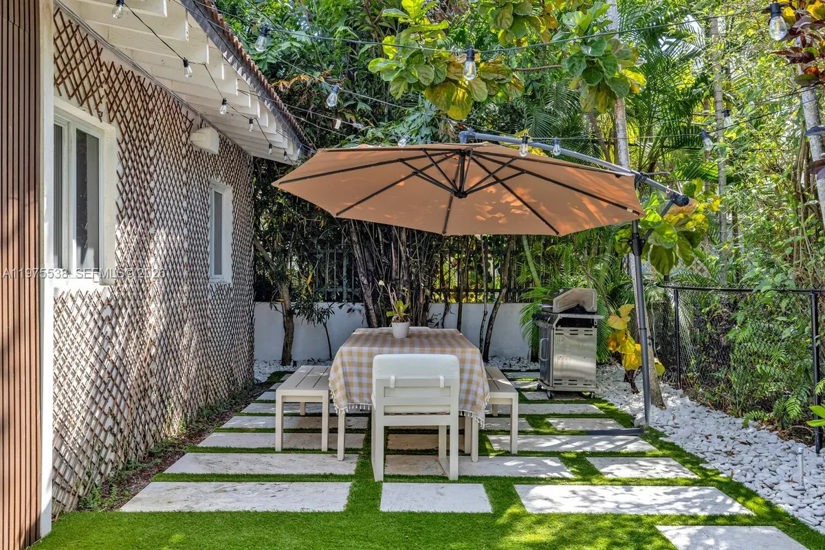 7630 NE 8th Ave, Miami FL 33138