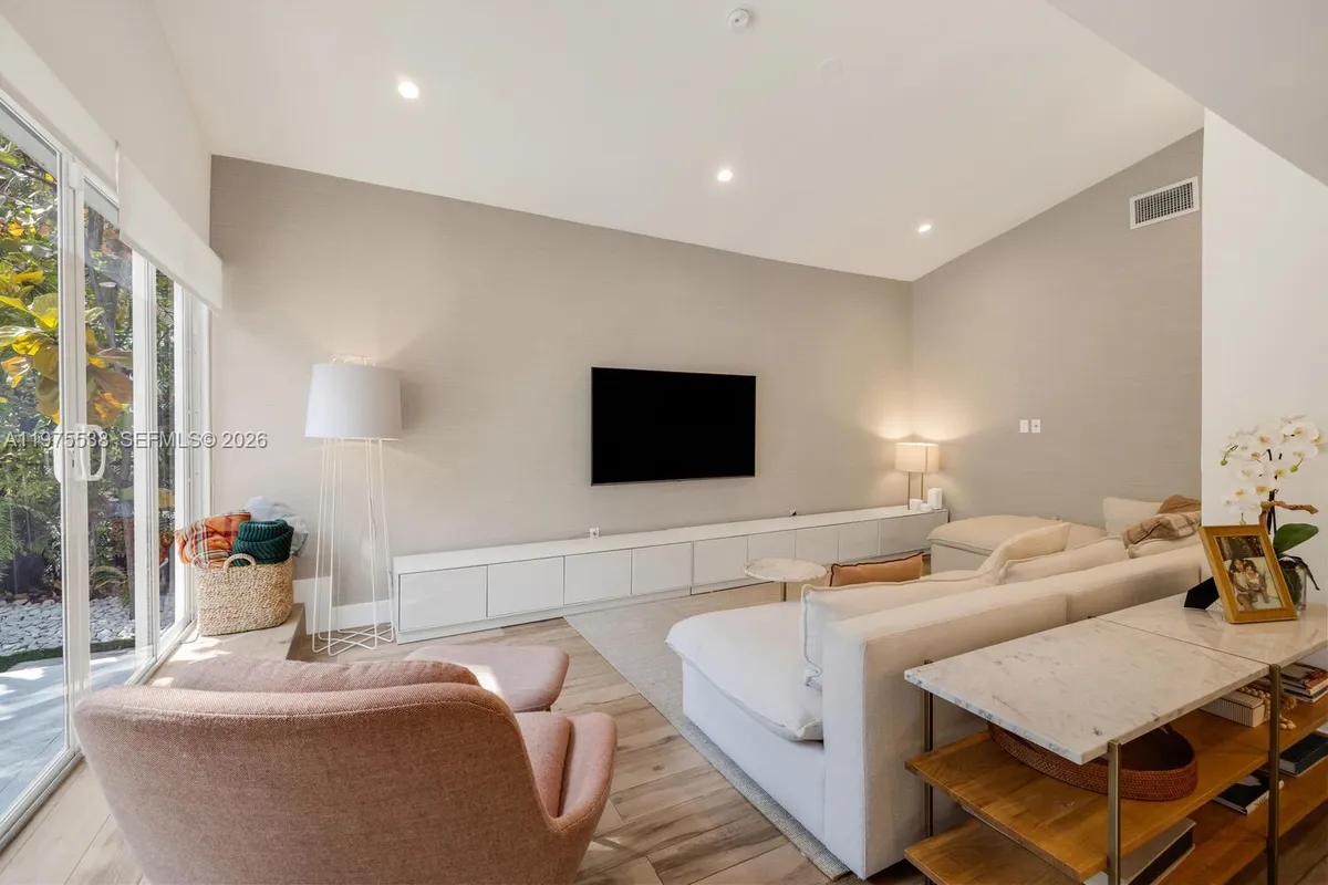 7630 NE 8th Ave, Miami FL 33138