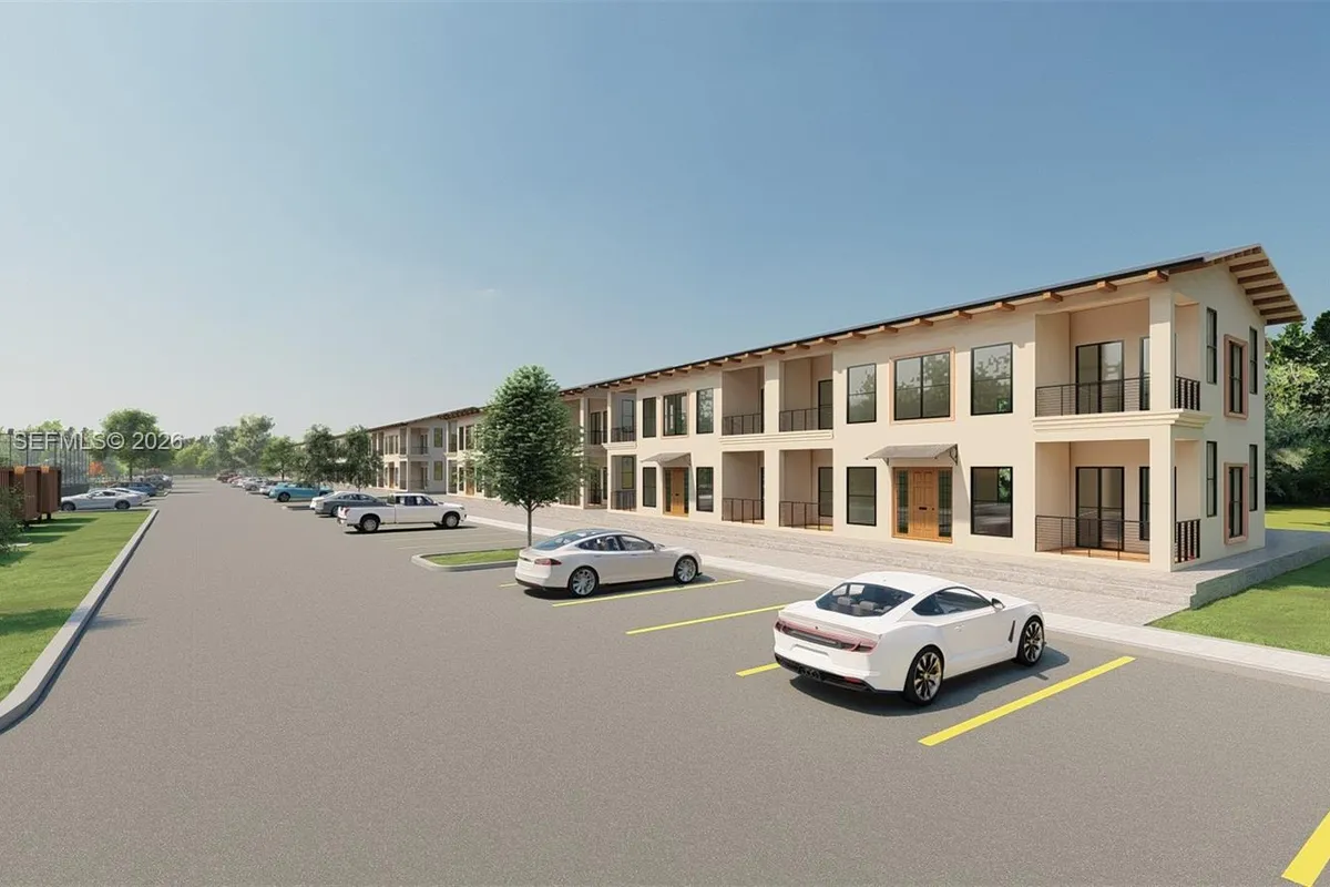 615 W Cowboy Way, La Belle FL 33935