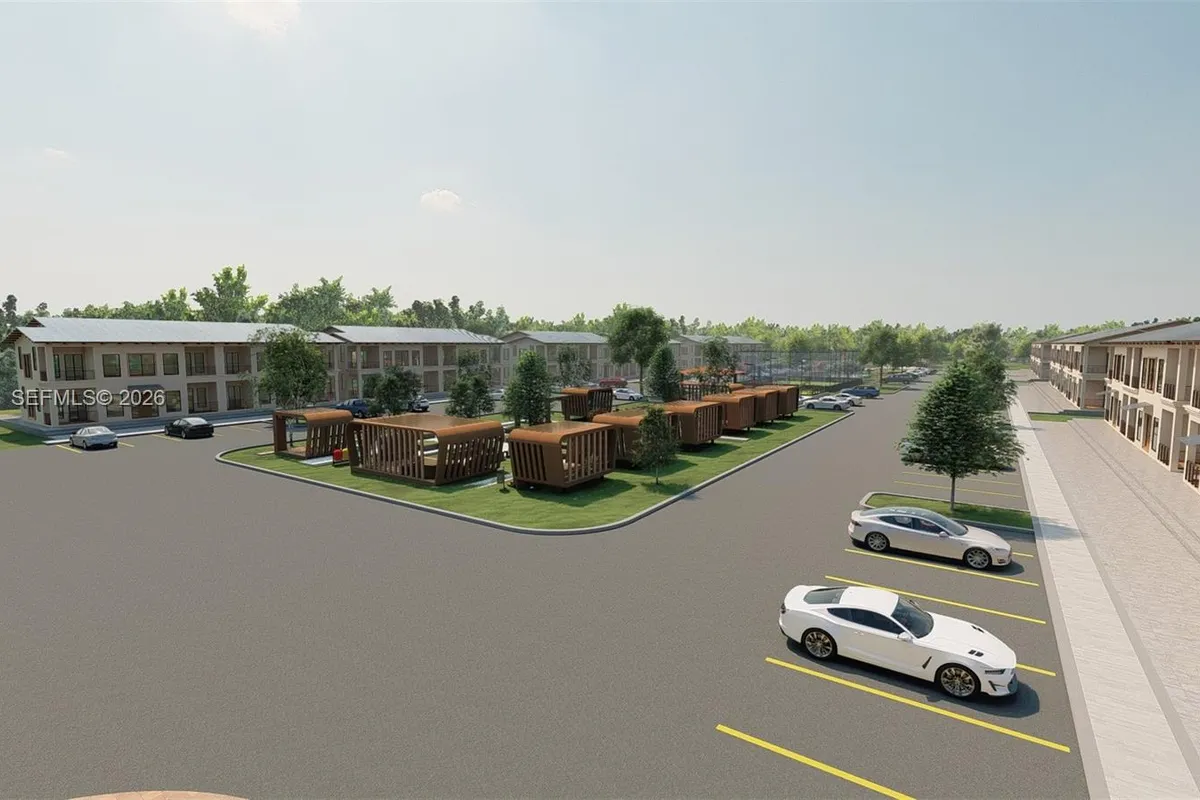 615 W Cowboy Way, La Belle FL 33935