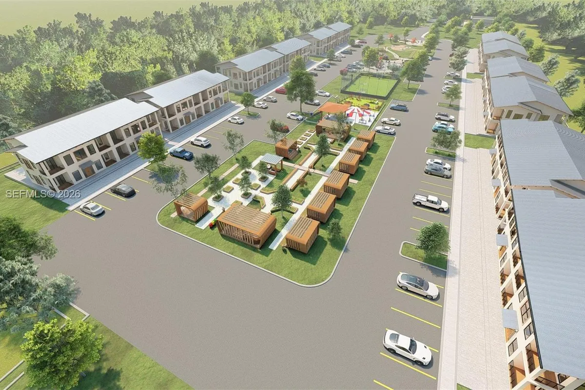 615 W Cowboy Way, La Belle FL 33935