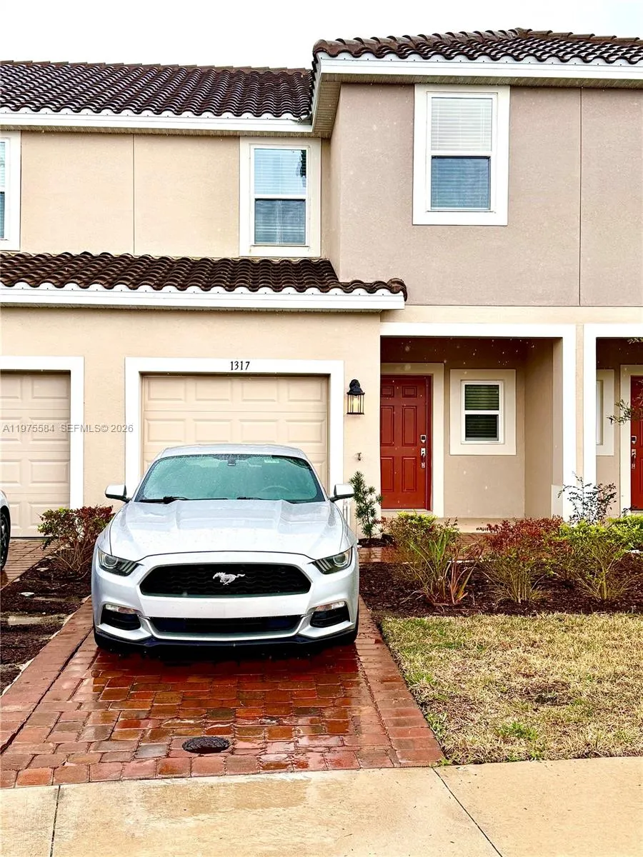 3 bedroom 2 bath for sale at 1317 Anchor Bend Way, Kissimmee FL 34746