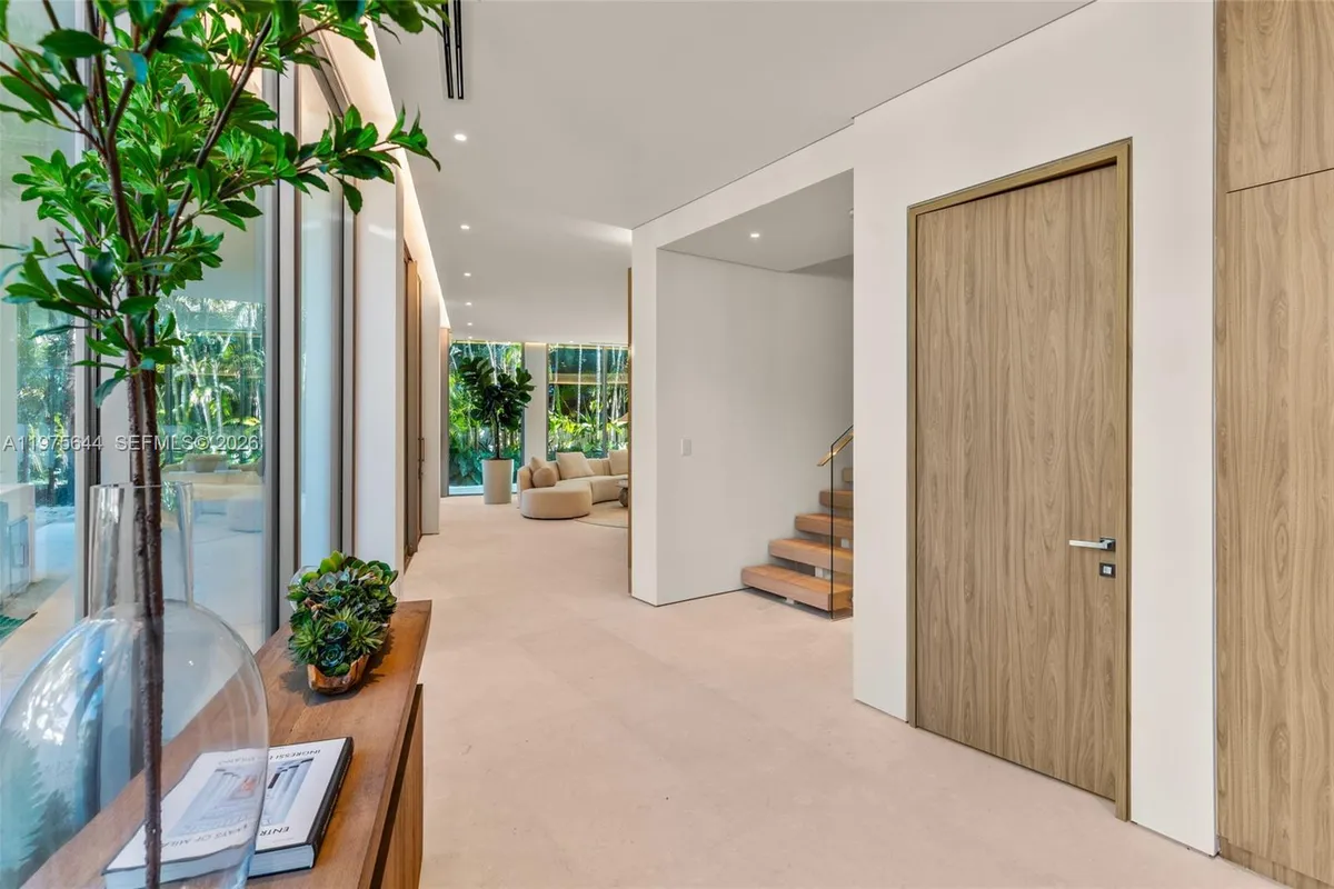 1616 Onaway Dr, Miami FL 33133