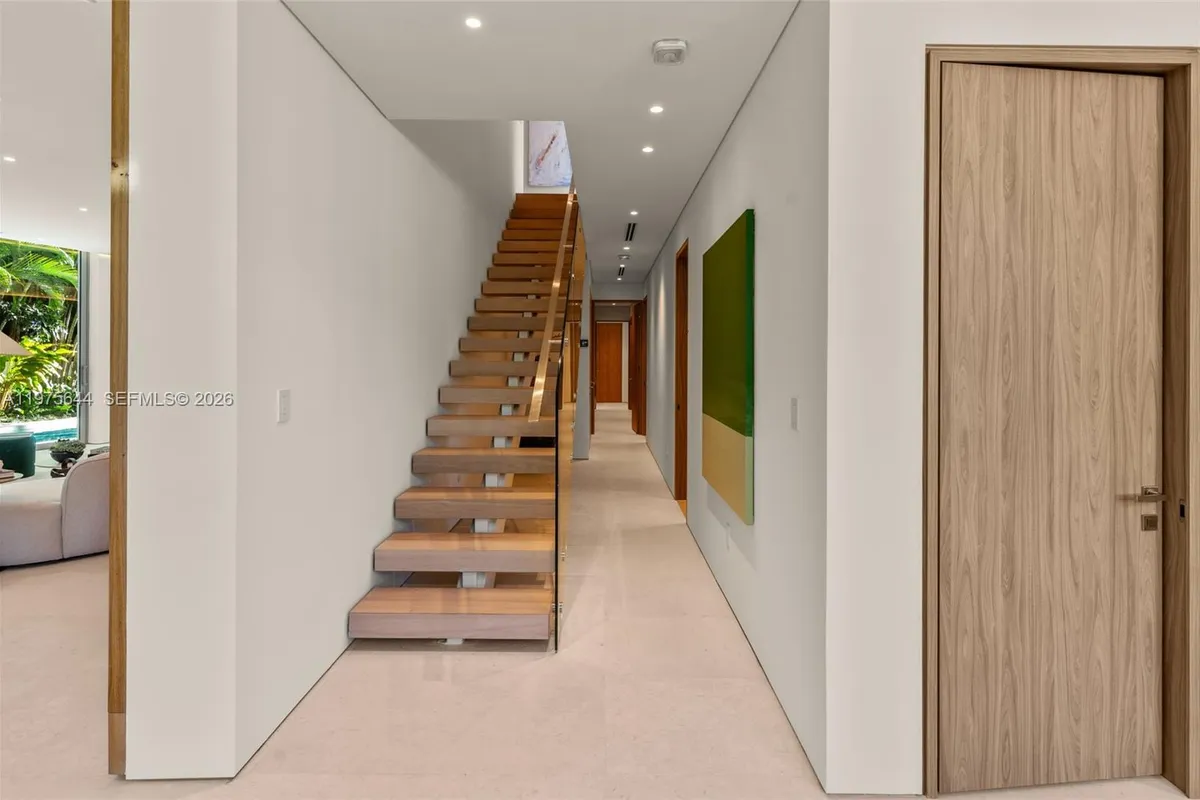 1616 Onaway Dr, Miami FL 33133