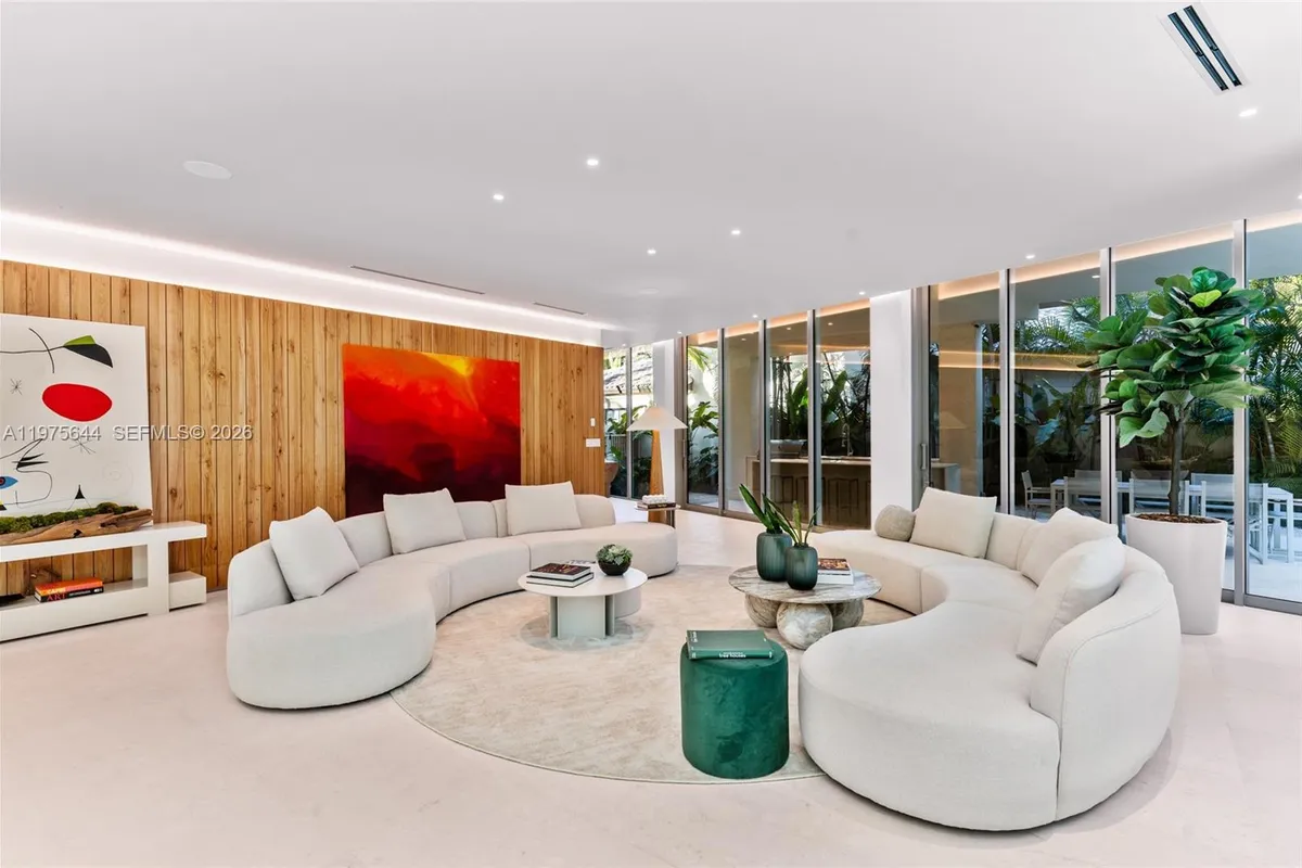 1616 Onaway Dr, Miami FL 33133