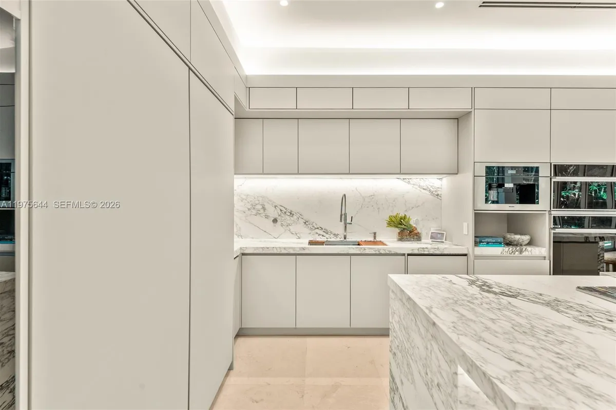 1616 Onaway Dr, Miami FL 33133