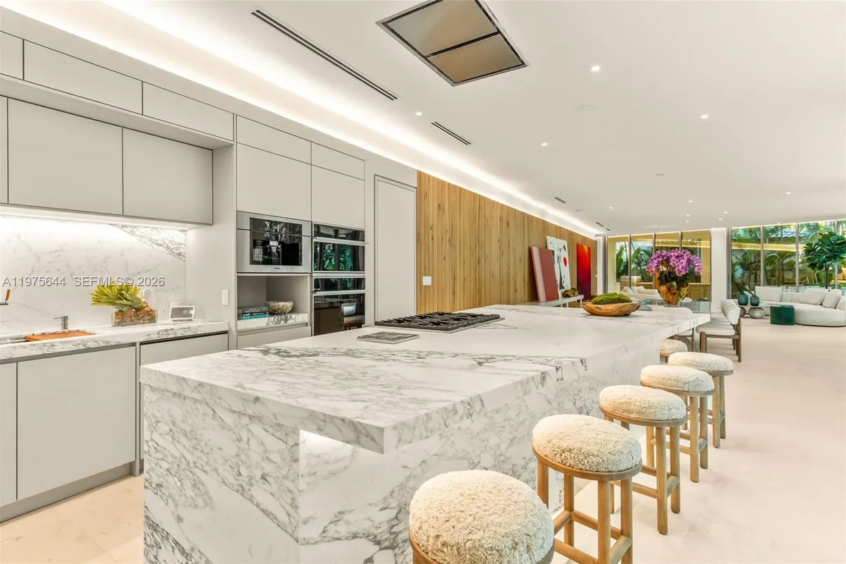 1616 Onaway Dr, Miami FL 33133