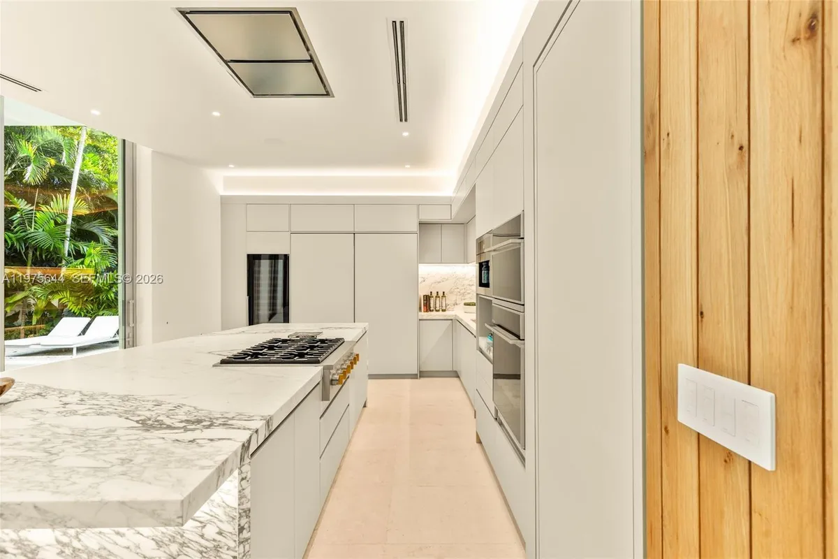 1616 Onaway Dr, Miami FL 33133