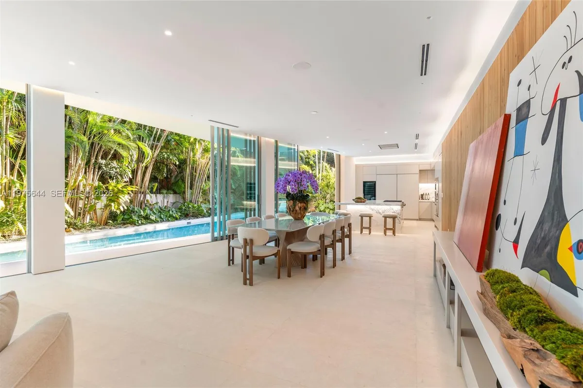 1616 Onaway Dr, Miami FL 33133