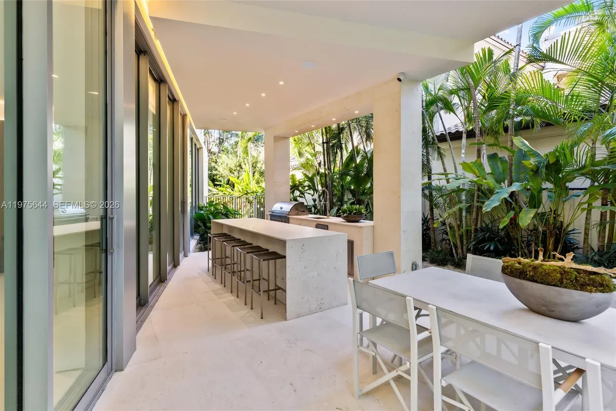 1616 Onaway Dr, Miami FL 33133