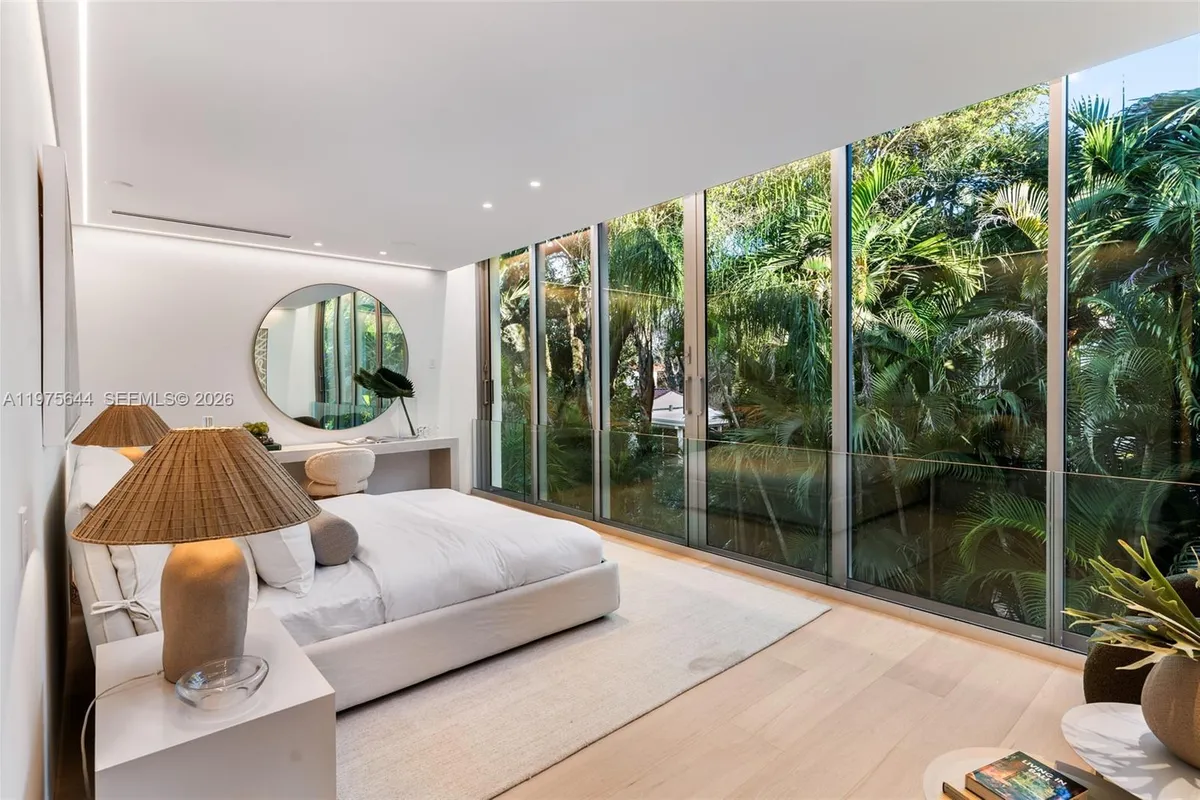 1616 Onaway Dr, Miami FL 33133