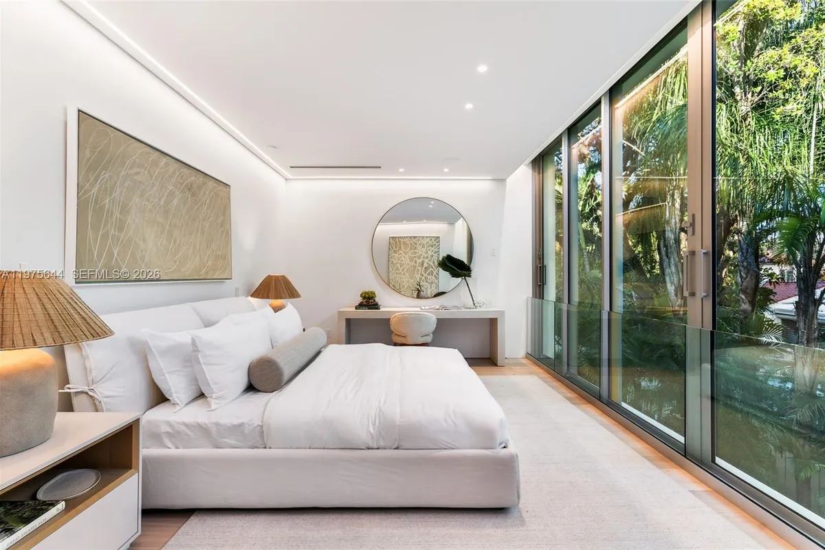 1616 Onaway Dr, Miami FL 33133