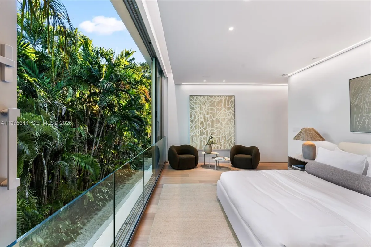 1616 Onaway Dr, Miami FL 33133