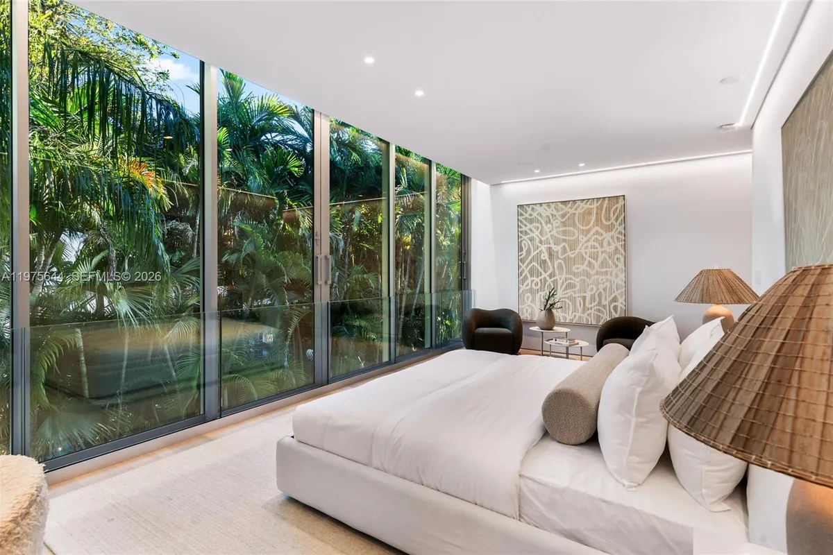 1616 Onaway Dr, Miami FL 33133