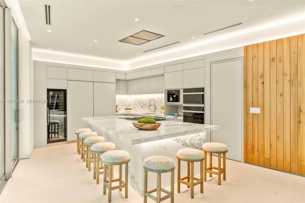 1616 Onaway Dr, Miami FL 33133