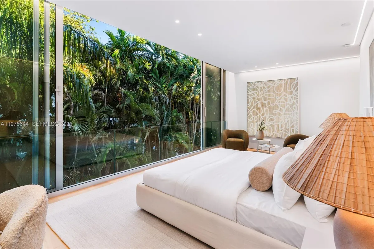 1616 Onaway Dr, Miami FL 33133