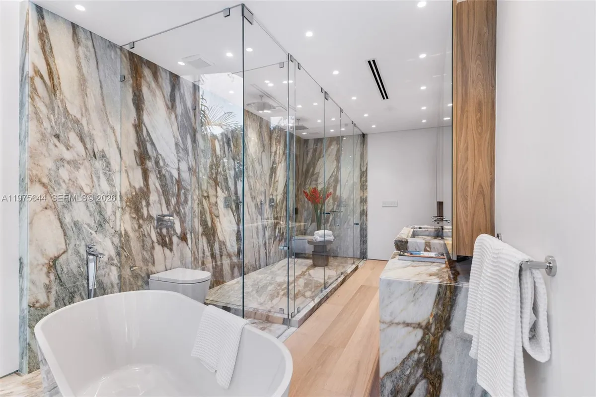 1616 Onaway Dr, Miami FL 33133