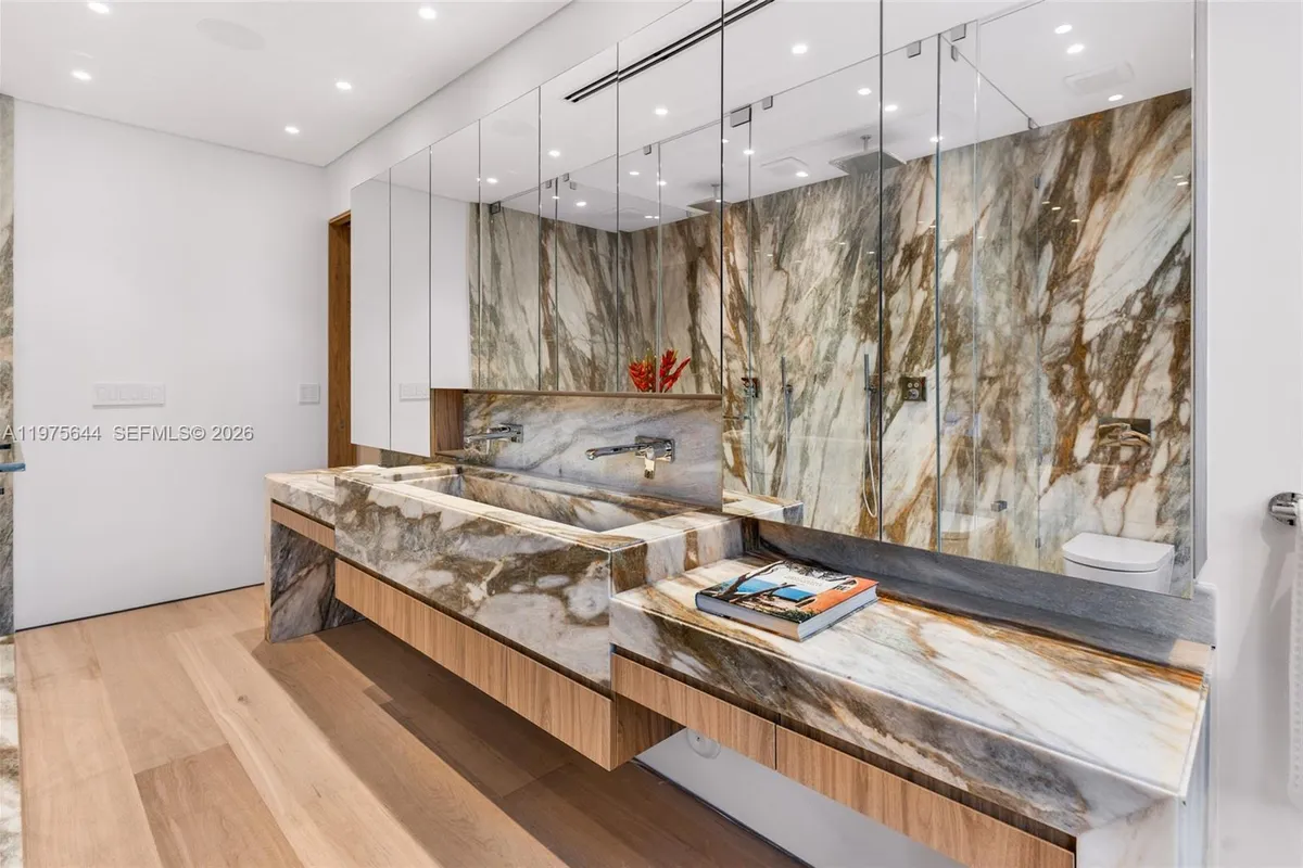 1616 Onaway Dr, Miami FL 33133