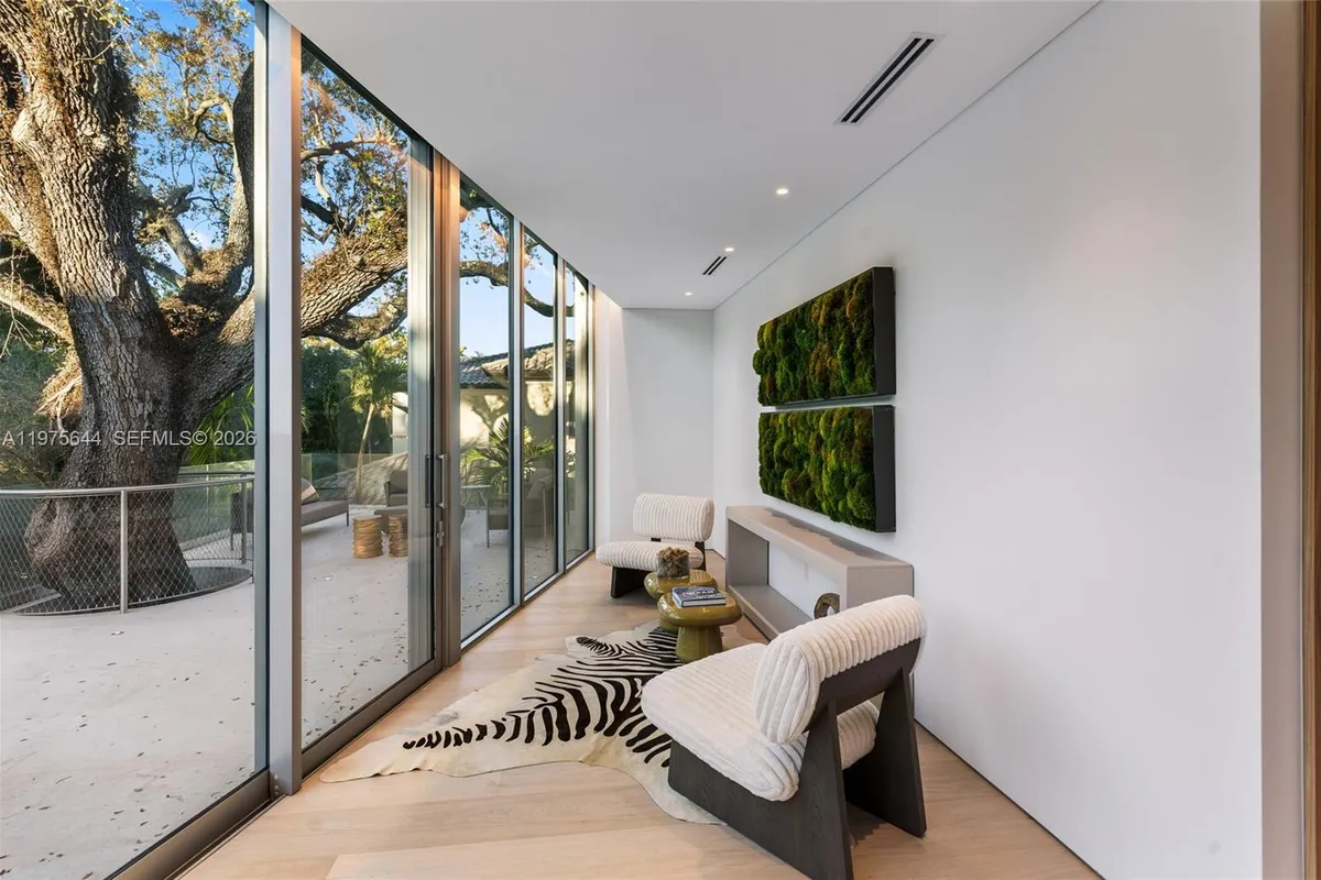 1616 Onaway Dr, Miami FL 33133