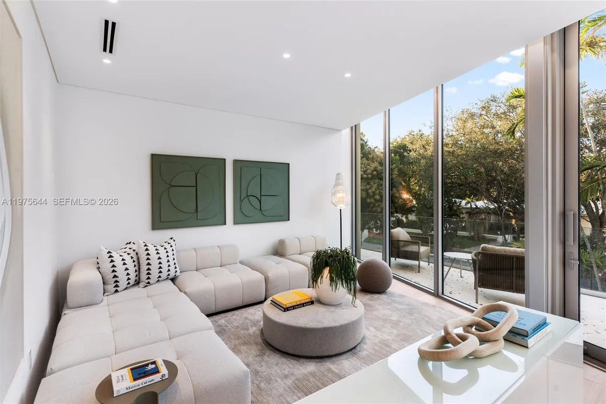 1616 Onaway Dr, Miami FL 33133