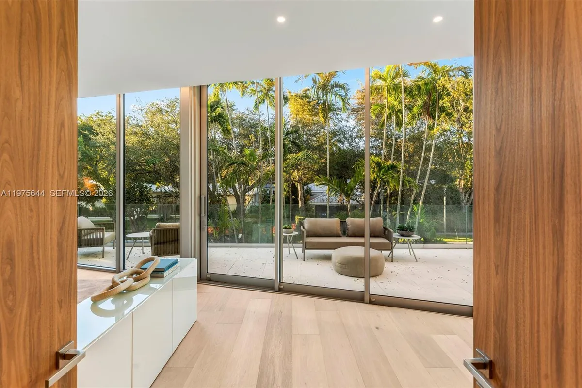 1616 Onaway Dr, Miami FL 33133