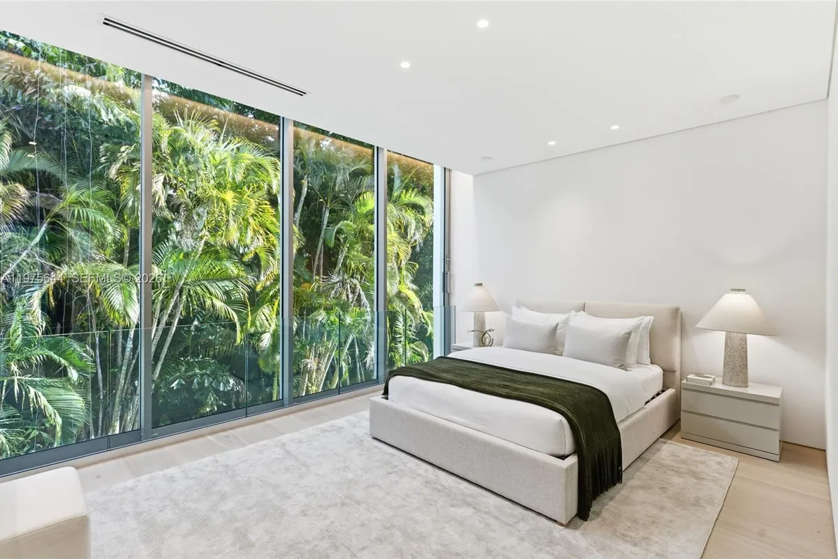 1616 Onaway Dr, Miami FL 33133