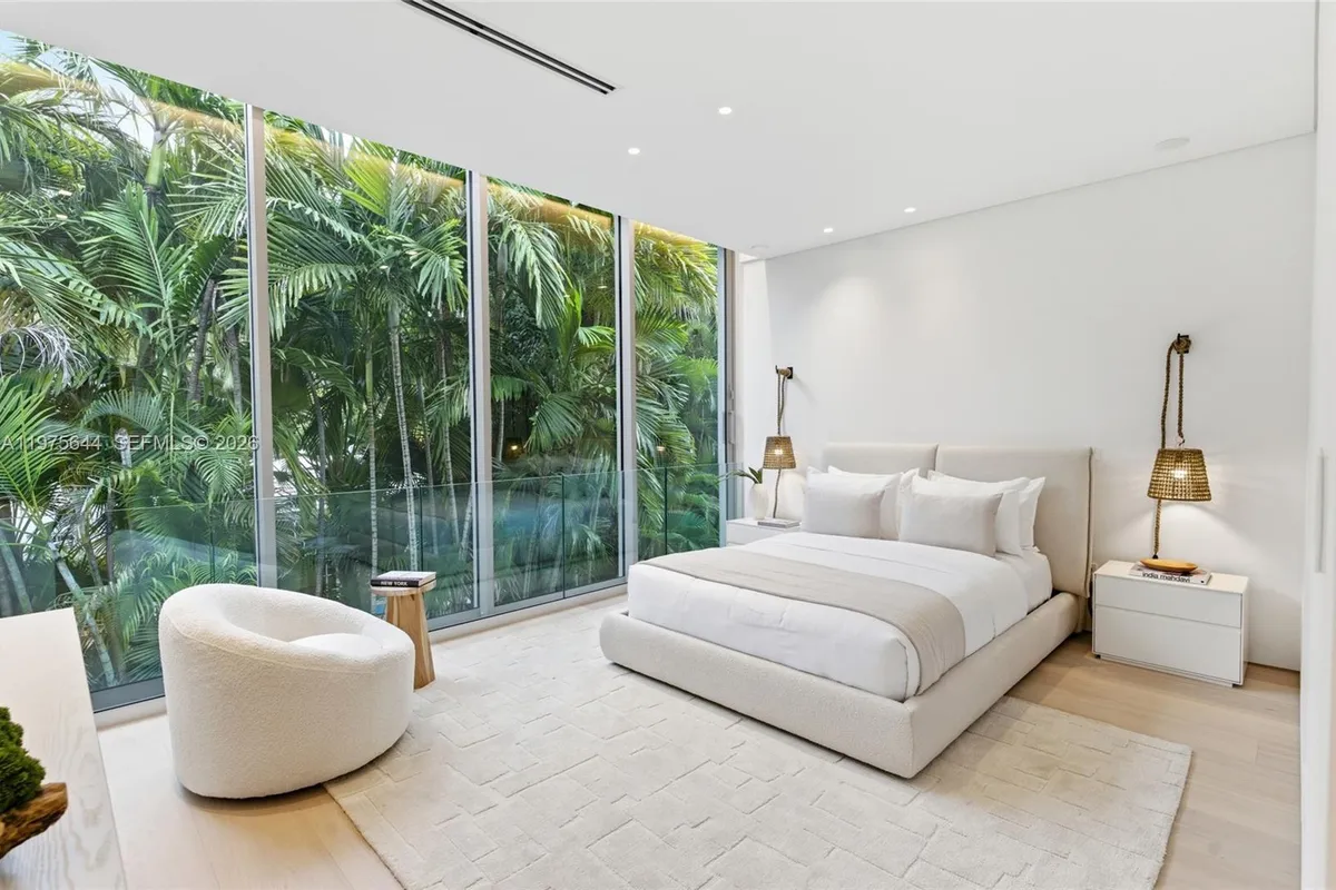 1616 Onaway Dr, Miami FL 33133