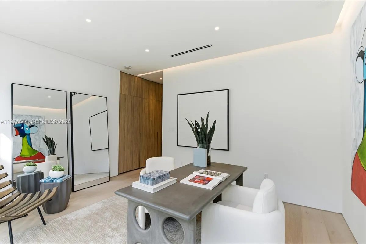 1616 Onaway Dr, Miami FL 33133