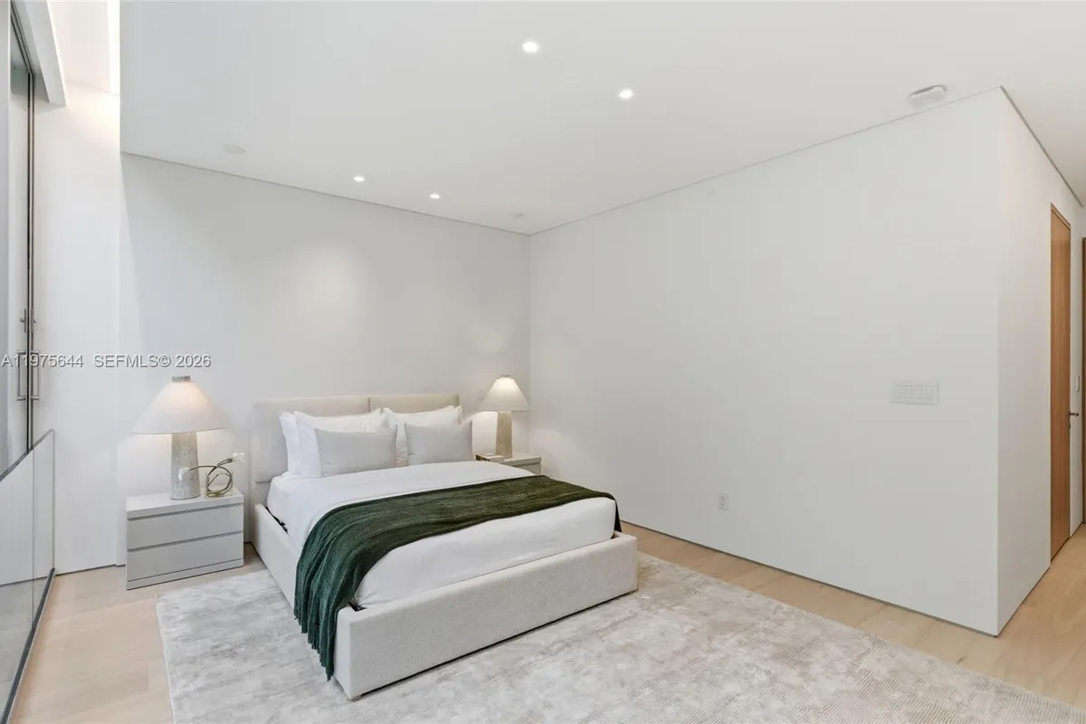 1616 Onaway Dr, Miami FL 33133