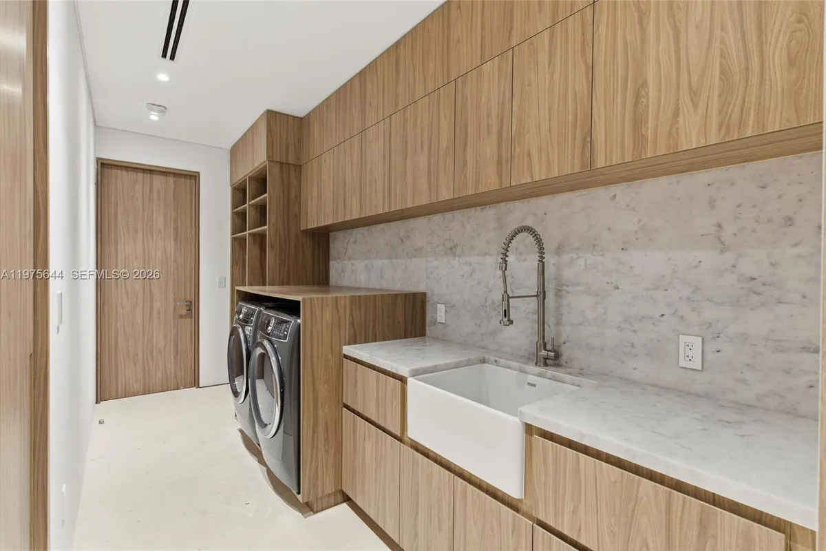 1616 Onaway Dr, Miami FL 33133