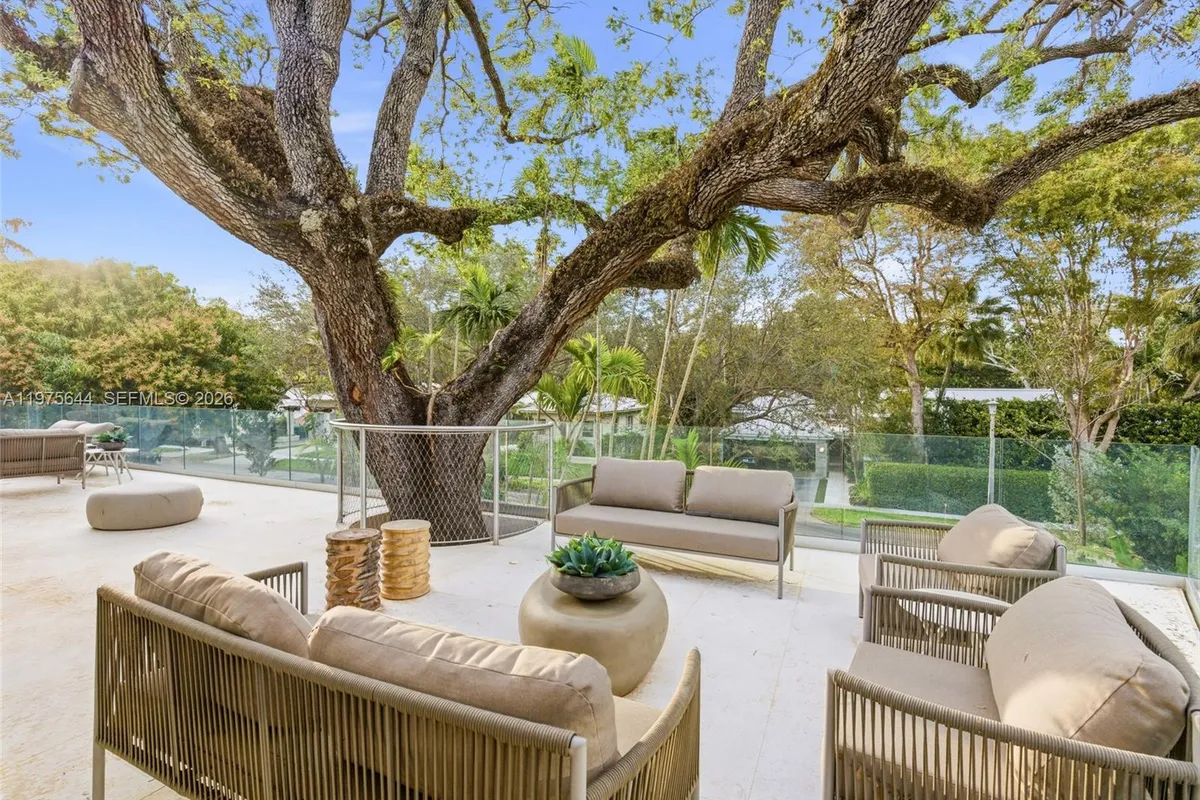 1616 Onaway Dr, Miami FL 33133