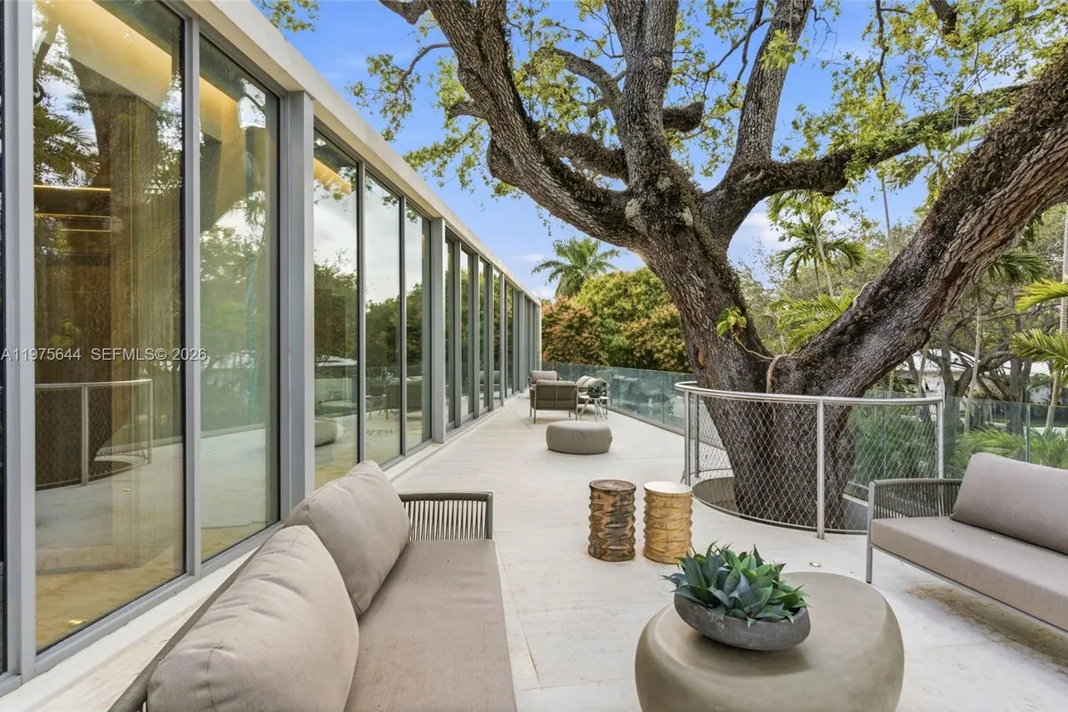 1616 Onaway Dr, Miami FL 33133