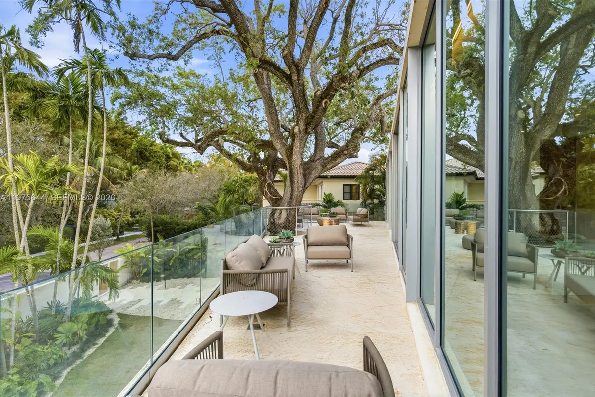 1616 Onaway Dr, Miami FL 33133