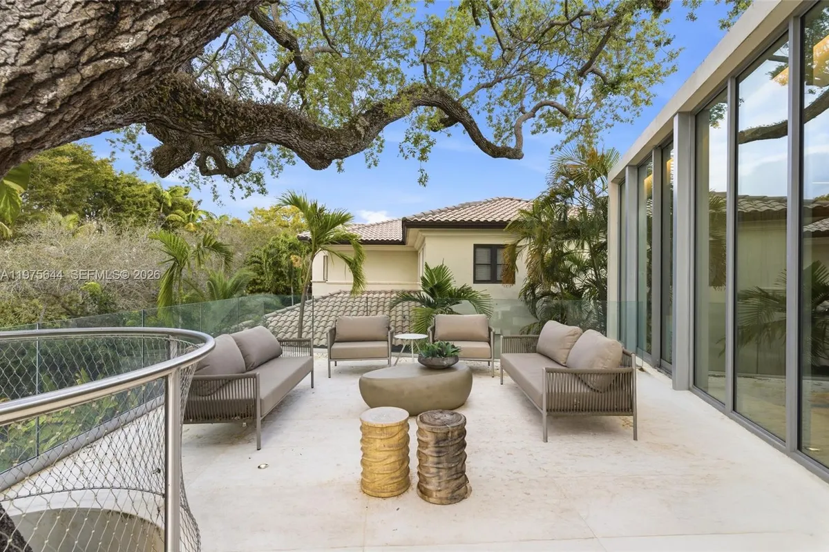 1616 Onaway Dr, Miami FL 33133