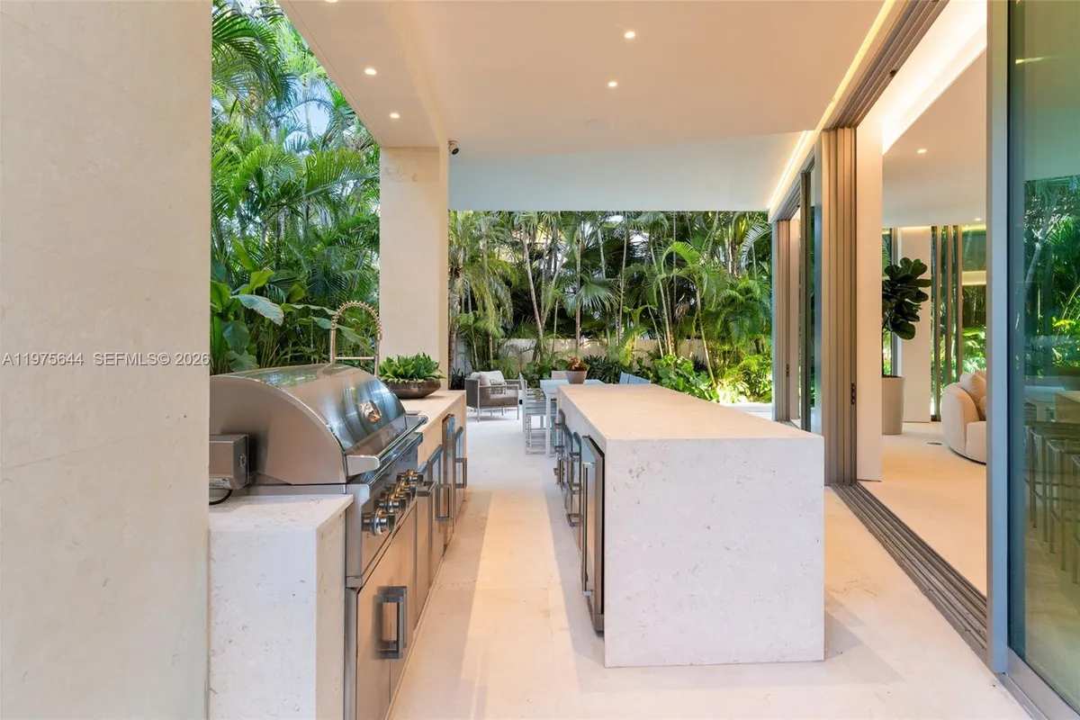 1616 Onaway Dr, Miami FL 33133